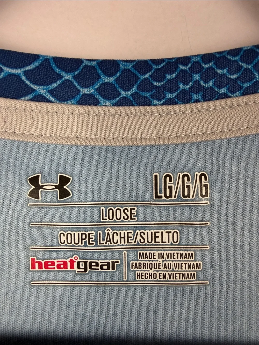 Under Armour HeatGear Blue Scale Print Athletic Tee Size Large - Picture 6 of 11